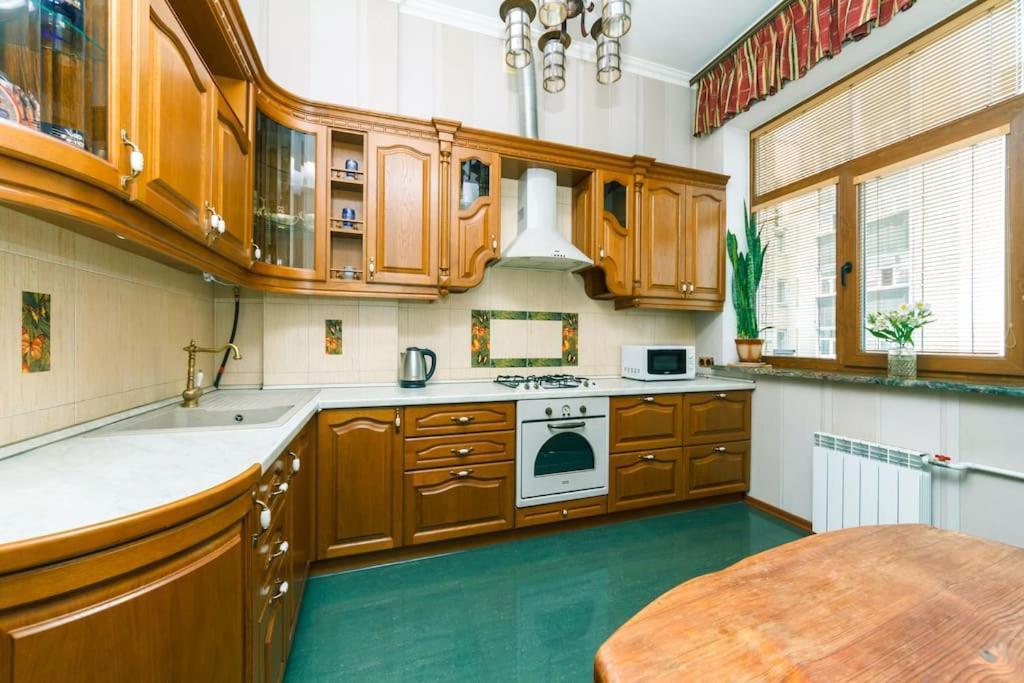 Apartment With View On Inpedendence Square Khreshchatyk Kiev Exterior foto